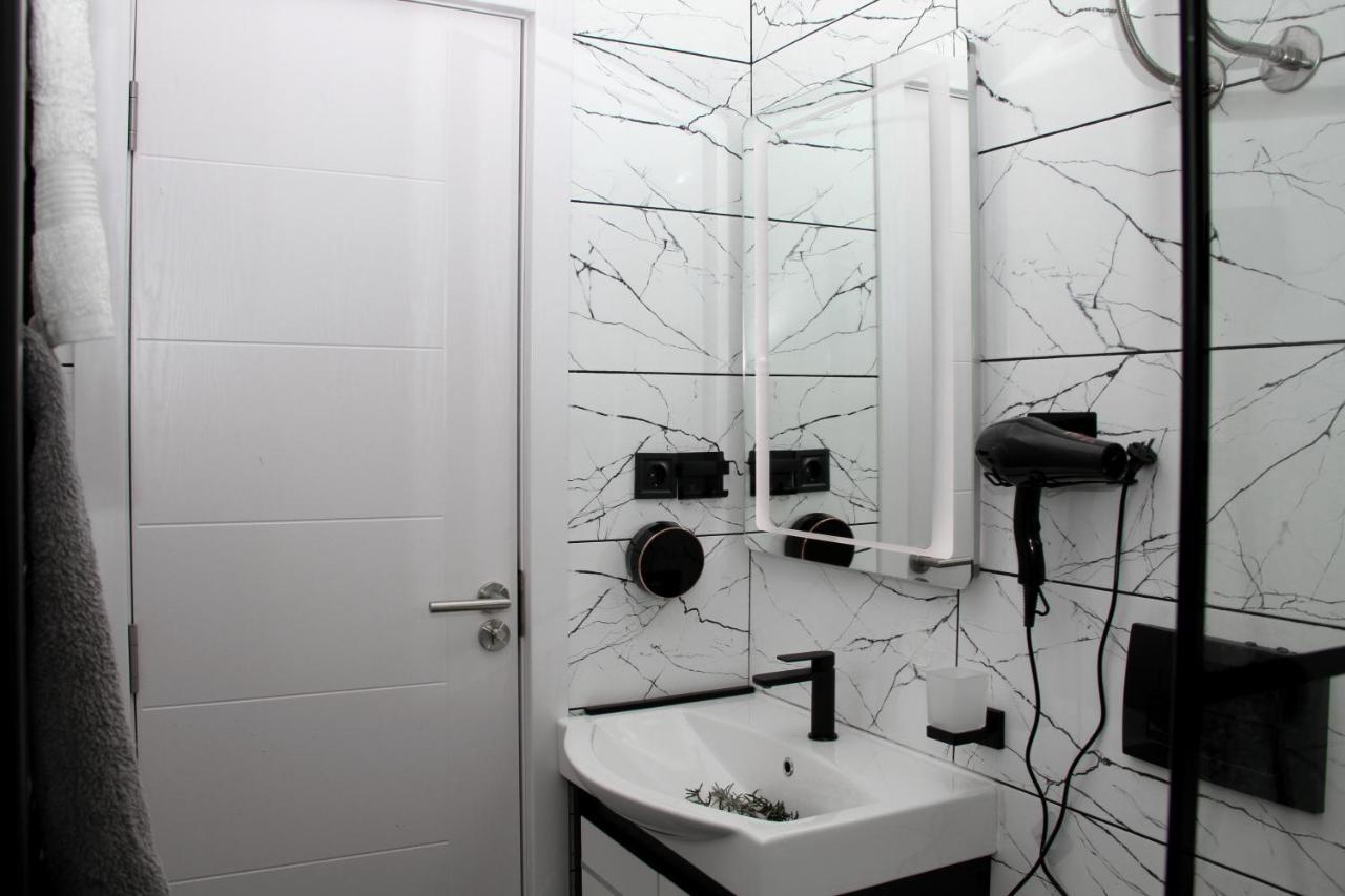 Gorila 1 Apartment